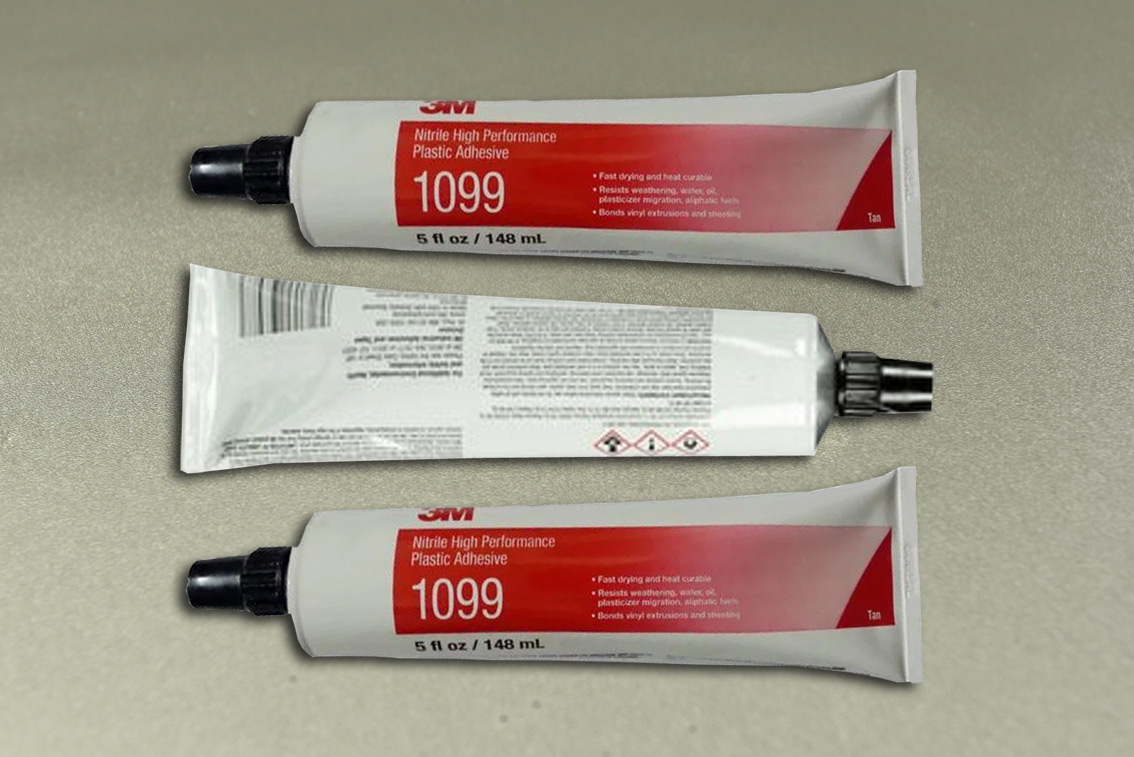 3M™ Nitrile High Performance Plastic Adhesive 1099